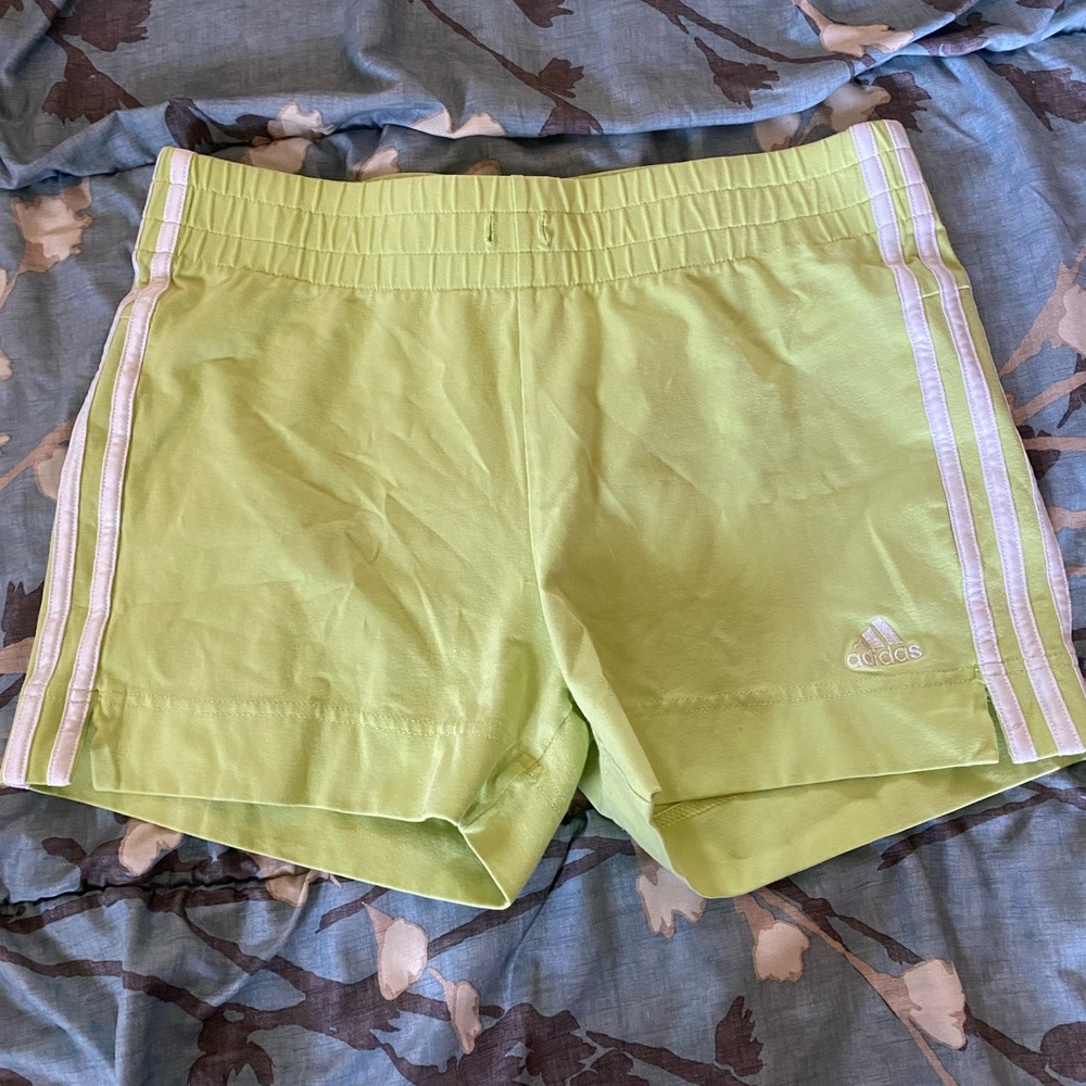 ADIDAS shorts 💛💚